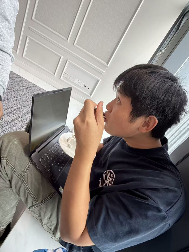 万佳伟